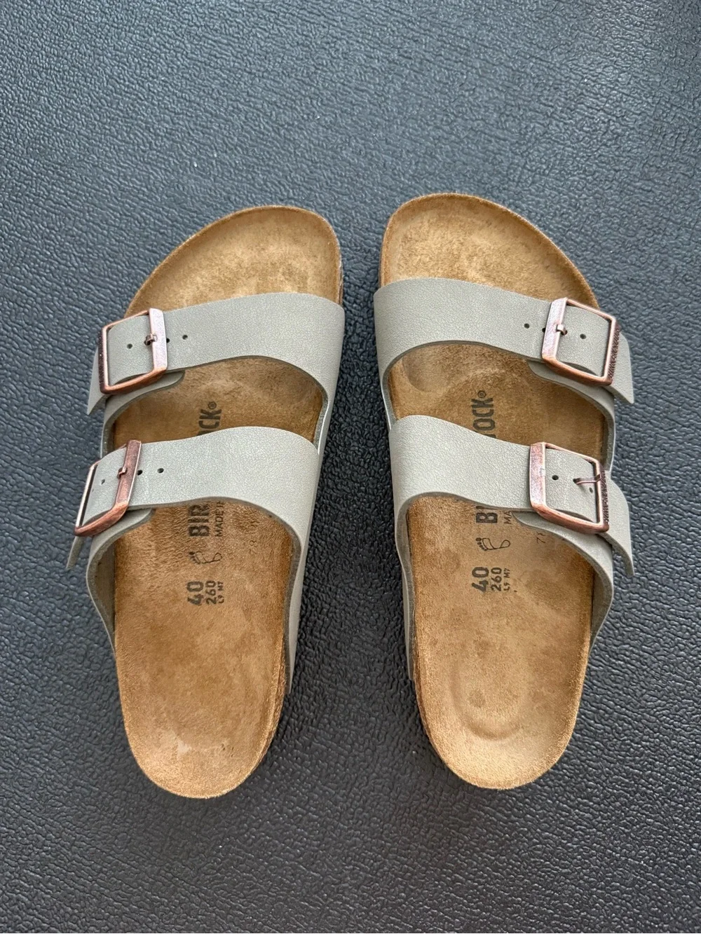 Birkenstock. Arizona Sandal. Stone